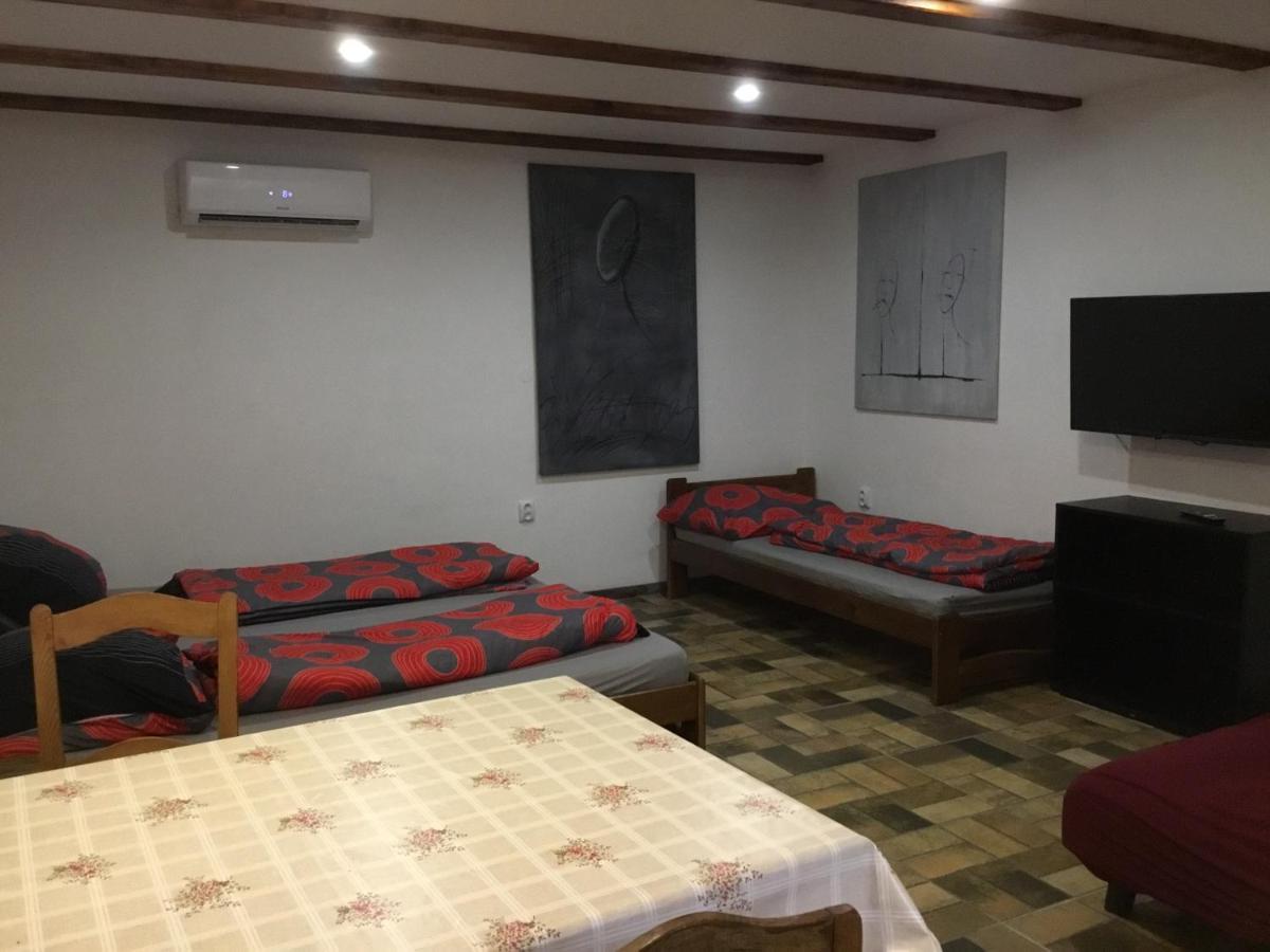Mlyn-Osvracin Apartment Luaran gambar