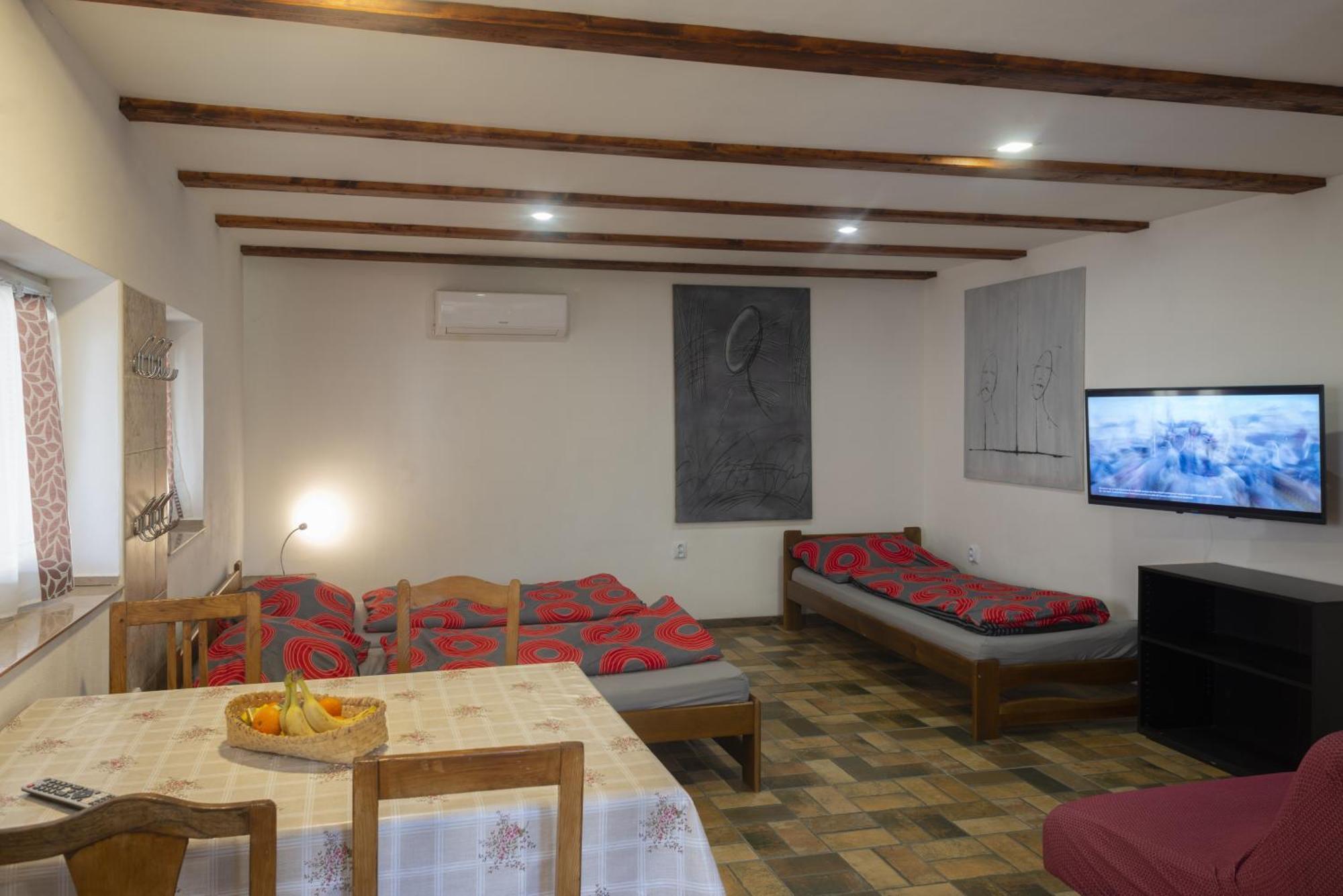 Mlyn-Osvracin Apartment Luaran gambar